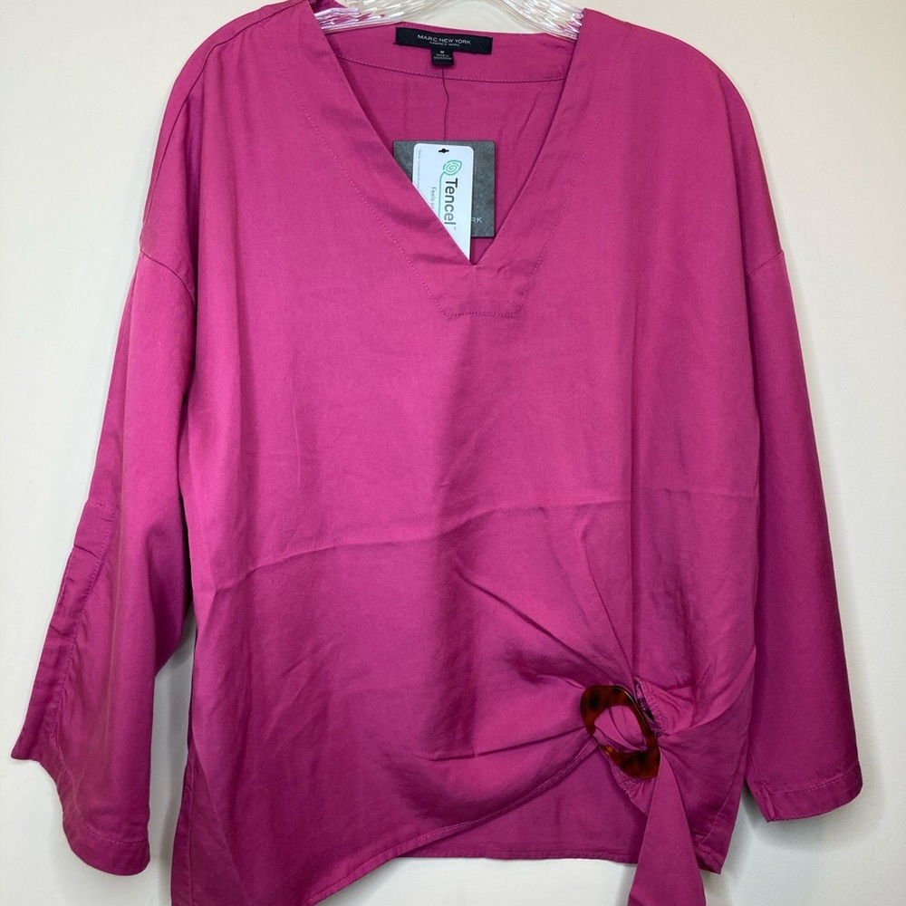 Marc New York V Neck Magenta Top Size M NWT
